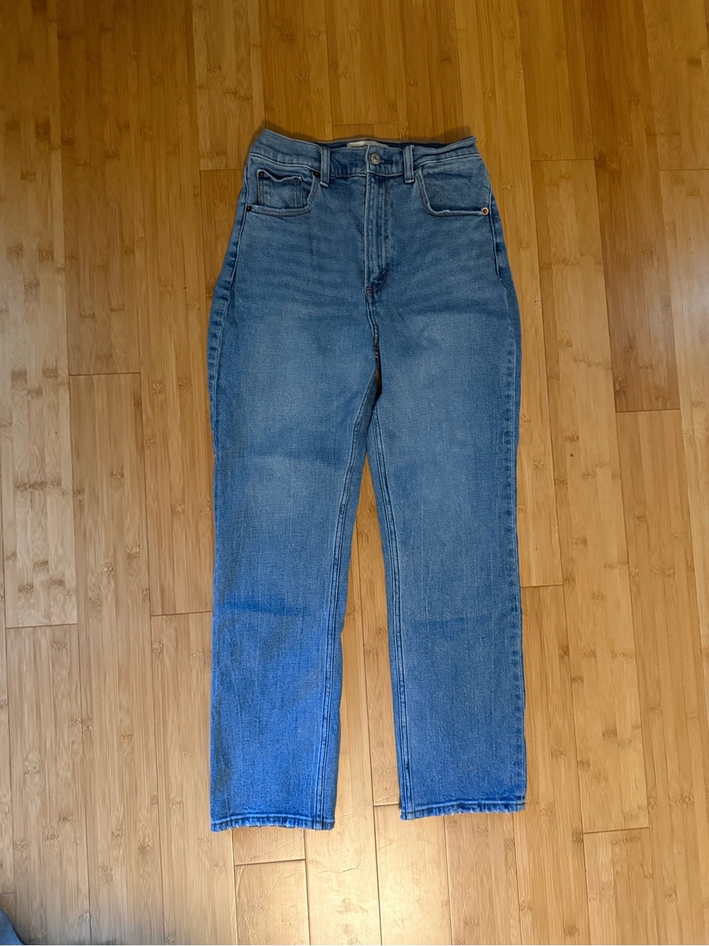 Abercrombie & Fitch High-Rise Straight Leg Jeans - Medium Blue